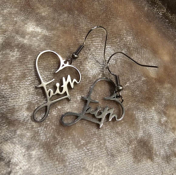 Faith Heart Fishook Dangle Earrings Silver Plated New in Package - Picture 4 of 6